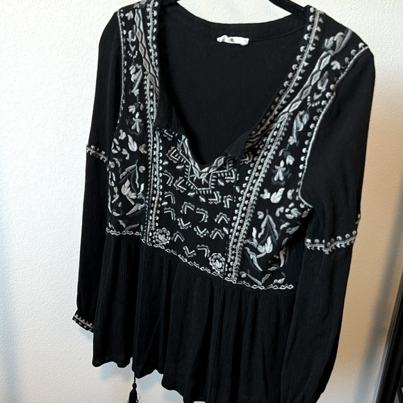 SUGAR Lips Women’s Black Tassel Top Fits M/L - Picture 1 of 8